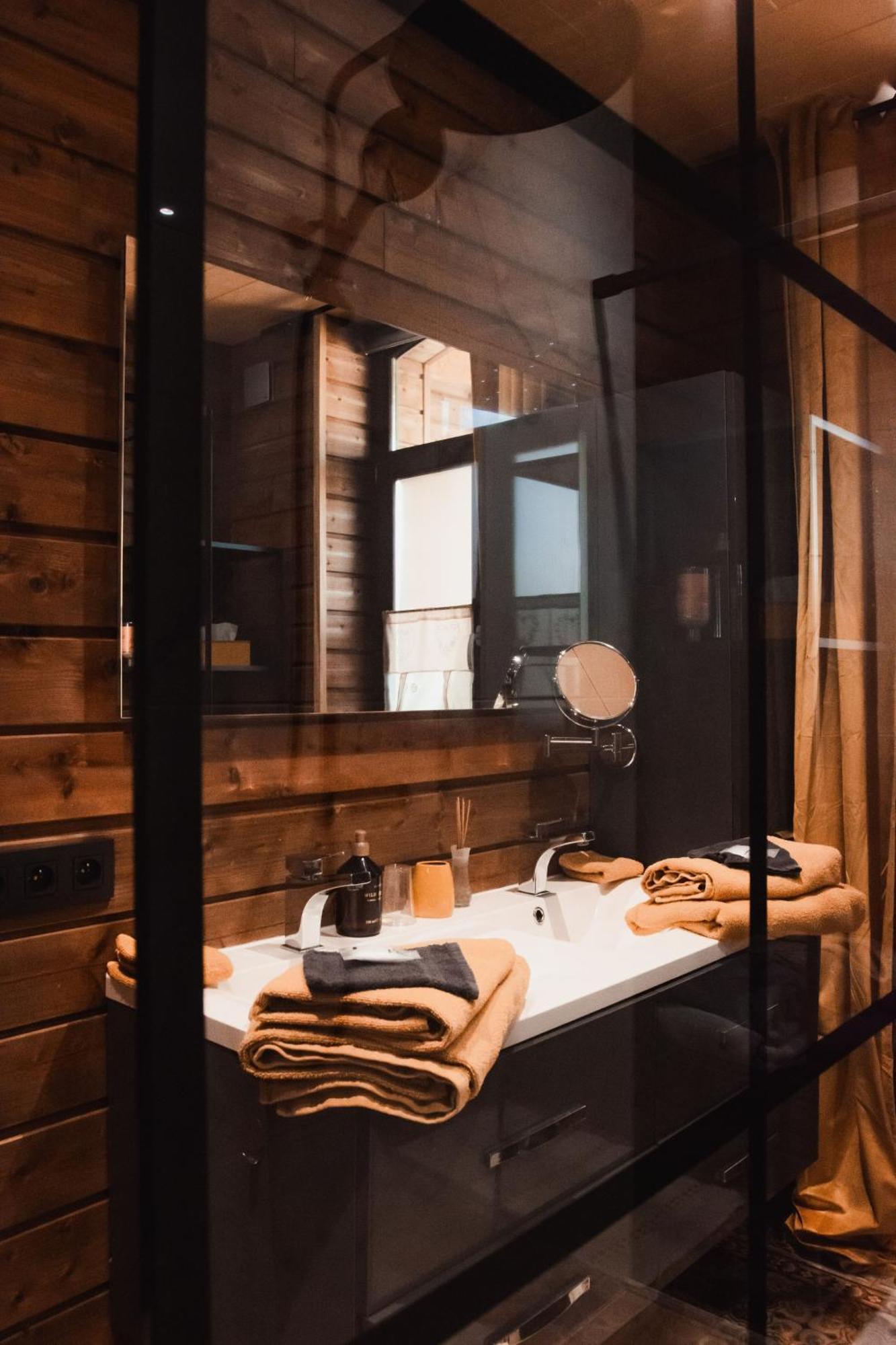Maison D'Hote Les Notes Endormies Suite Le Refuge Walcourt Dış mekan fotoğraf